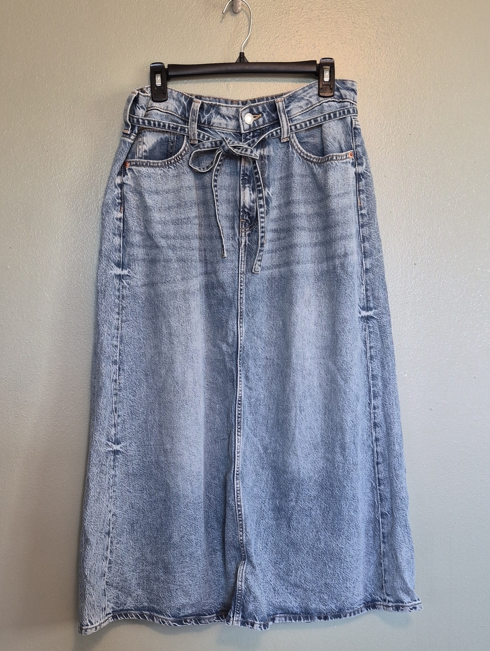 &Denim Maxi Skirt Light Wash Distressed Medium